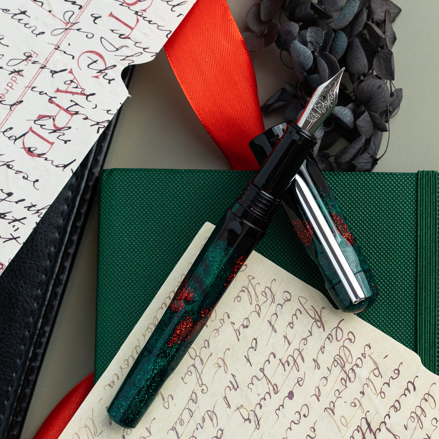 BENU Talisman Fountain pen - Dragon's Blood
